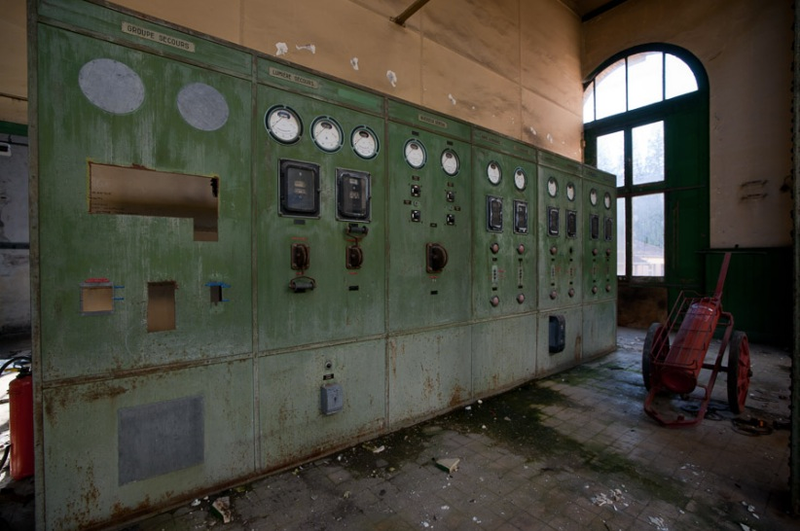 Illustration for article titled These Abandoned Toy Factories and Shops Will Haunt Your Nightmares